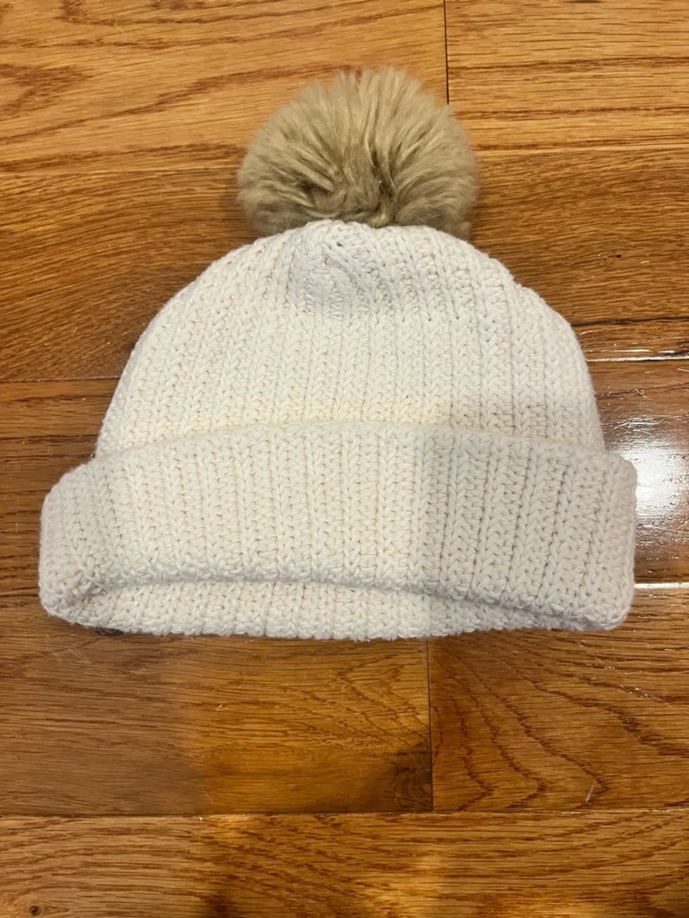 NWOT- love your melon infant Pom Pom Beanie with Faux Fur Pom